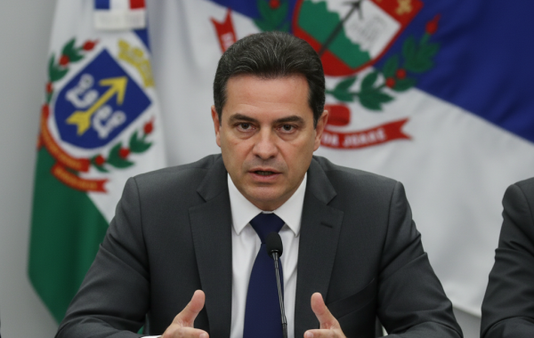 Paes critica politização da Polícia do Rio e ataca Castro